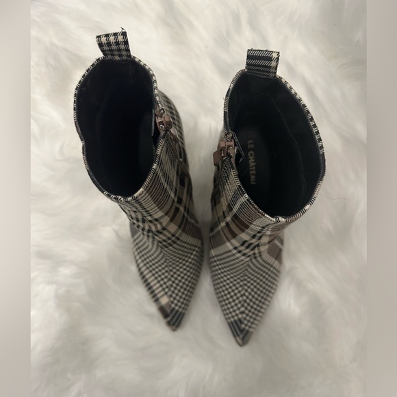 Le chateau heeled booties. Great condition, minimal wear. Zipper on the sides. - Picture 2 of 3
